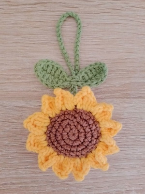 Crochet sunflower keychain 13.5 cm new, brown and yellow