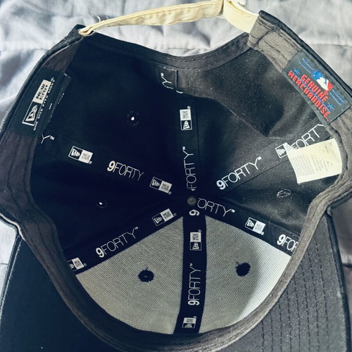 New York Yankees Hat New Era 9FORTY Adjustable, like new, black and white