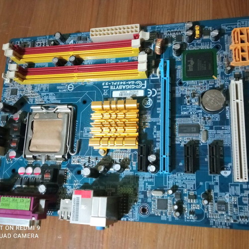 Motherboard used with option for dual-core CPU and cooler
