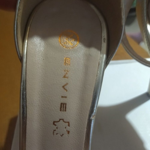 Envie Shoes women's gold sandals size 39, 10cm heel like new