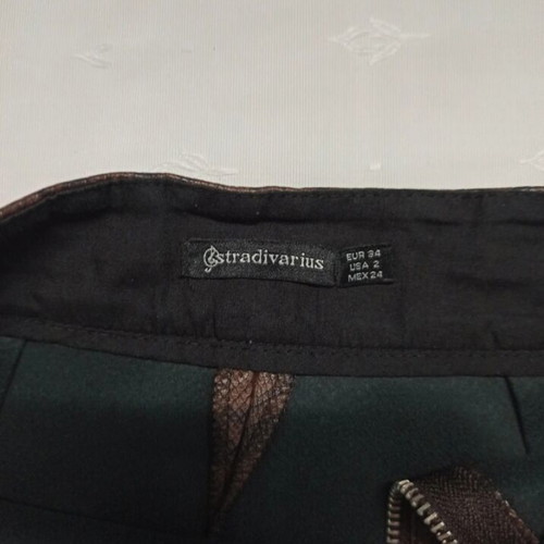 Stradivarius Y2K Mini Skirt like new, size XS 34
