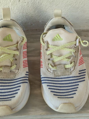 Nike παιδικά αθλητικά παπούτσια νούμερο 30 σαν καινούργιο, άσπρα