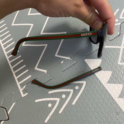 Gucci sunglasses used, black, broken arm
