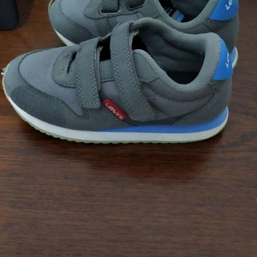 Children's athletic shoes like new, sizes 22, 24, 25