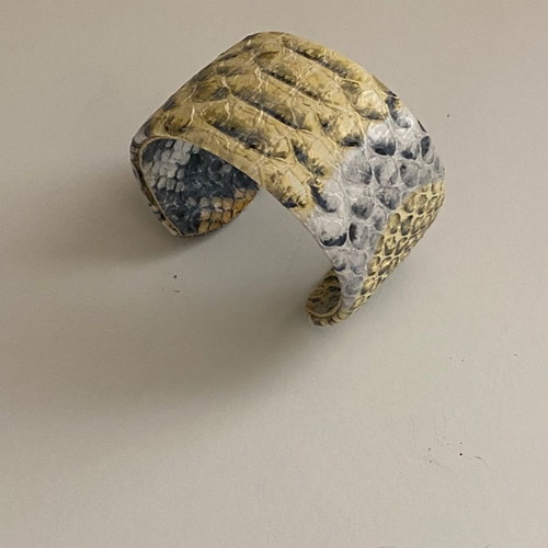 Cuff bracelet used in snake print open style