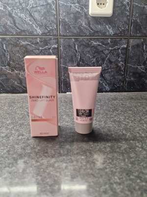 Wella Shinefinity 8/38 toner new
