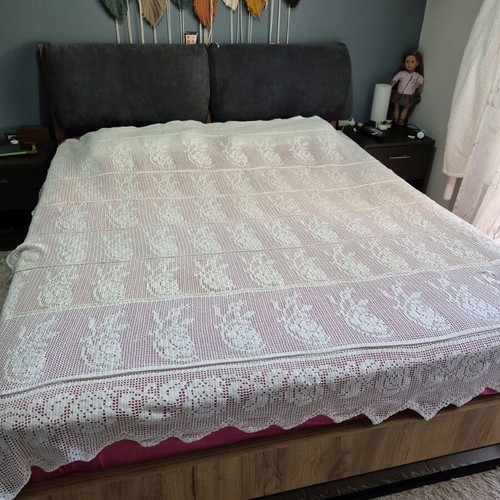Handmade crocheted blanket like new 210×200
