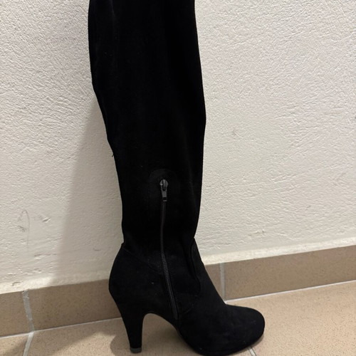 Suede high-heeled boots like new, black