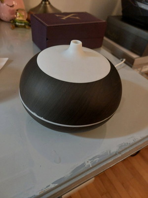 Aroma Diffuser Like New Dark Brown With 7 LED Color Options