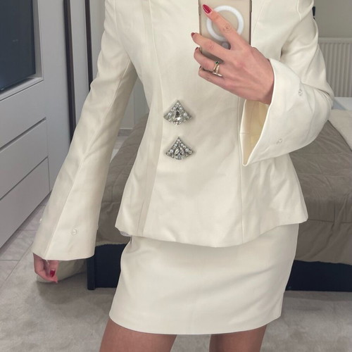 Ecru set new with skirt, top and detachable fur