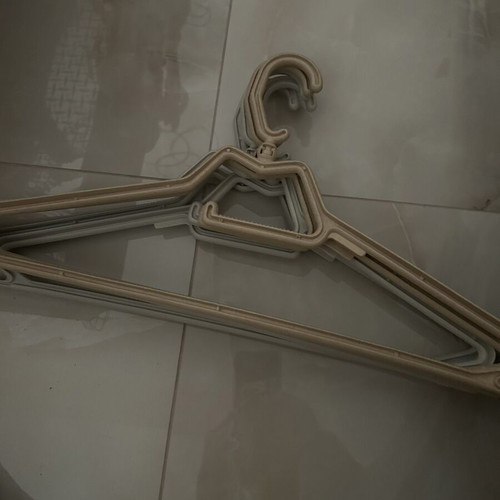 Plastic hangers set of 5, like new