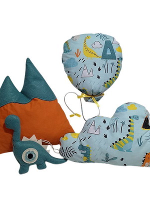 Gift set of 4 with pillows, hanging balloon and dinosaur eye charm