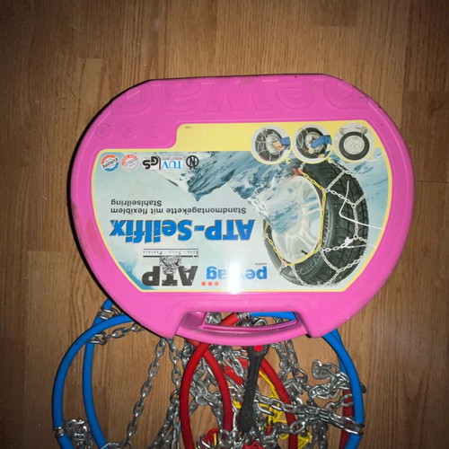 Snow chains used for multiple rims