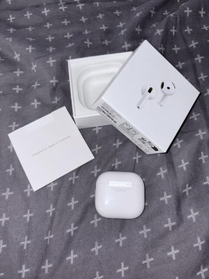AirPods 4-то поколение като нови