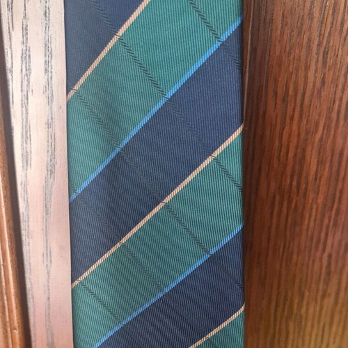 Tie in like-new condition