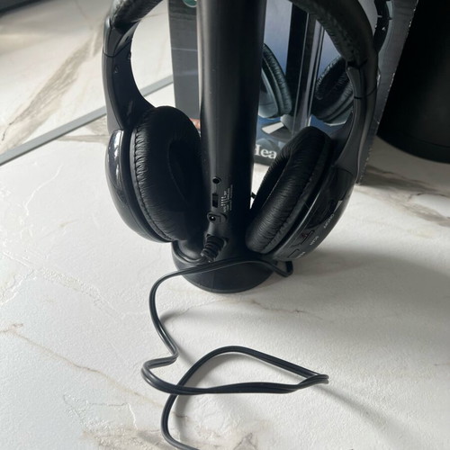 MH2001 Wireless Headphones black, lightly used, no charger