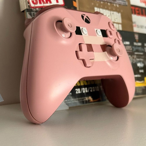 Xbox Wireless Controller Minecraft Pig Special Edition like new