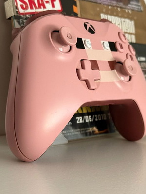Xbox Wireless Controller Minecraft Pig Special Edition like new
