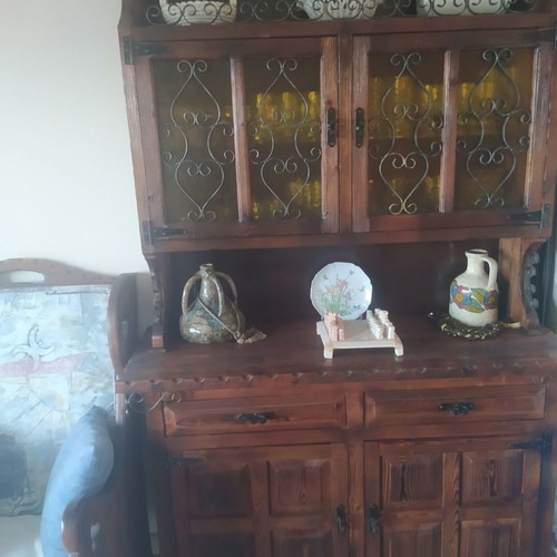 Παραδοσιακά έπιπλα σε άριστη κατάσταση