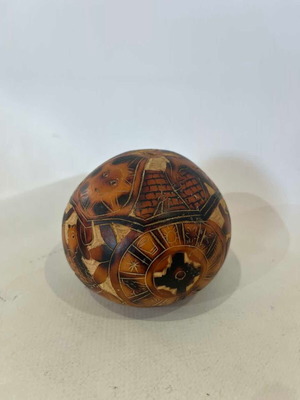 Peruvian handmade carved Mate Burilado decorative piece 7x8