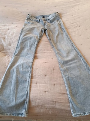 Τζιν H&M σαν καινούργιο, γκρι, μέγεθος M 38 10, με ελαφριά ελαστικότητα, άνοιγμα στα μπατζάκια