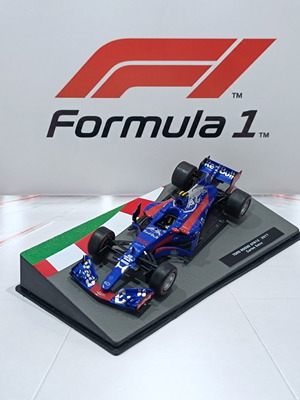 Toro Rosso STR12 2017 Carlos Sainz 1:43 diecast model like new
