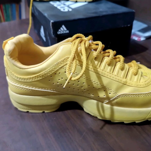 Fila athletic shoes yellow size 38 like new