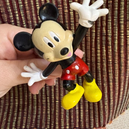 Set of six collectible Mickey Mouse and Donald Duck knobs like new