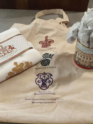 Royal Collection Trust Buckingham Palace memorabilia set