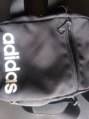 Τσαντάκι ώμου Adidas σαν καινούργιο, μαύρο