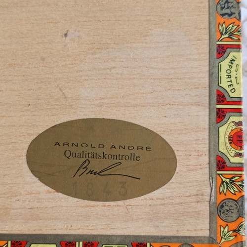 Wooden cigar box used, Maduro 1968e collectible