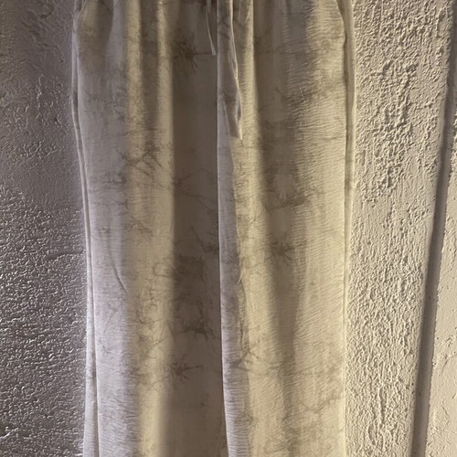 White wide-leg pants with elastic waist and drawstring, size L-XL