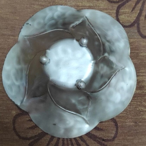 Decorative bowl shaped like a flower used, diameter 23 cm, with three legs
