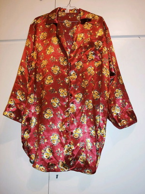 Women's robe used, with buttons, loose fit, red size M