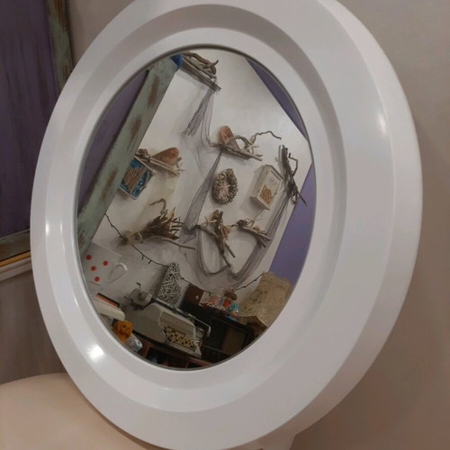 Round mirror like new, 54 cm diameter, plastic frame
