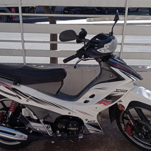 Daytona Sprinter 125 like new, 21cc, white moped
