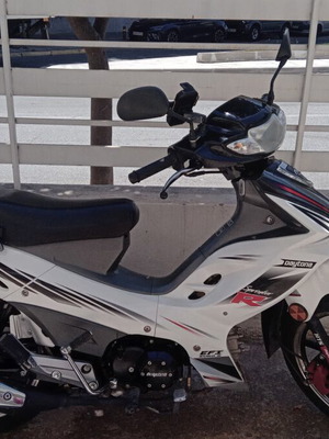 Daytona Sprinter 125 like new, 21cc, white moped