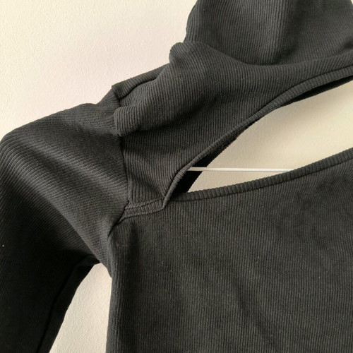 Women's long-sleeve ribbed blouse with turtleneck and shoulder cutout, new, size M