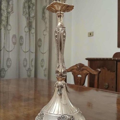 Single candlestick 35cm like new with elegant decorative design