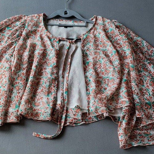 Crop floral cape jacket Qed London like new, size M