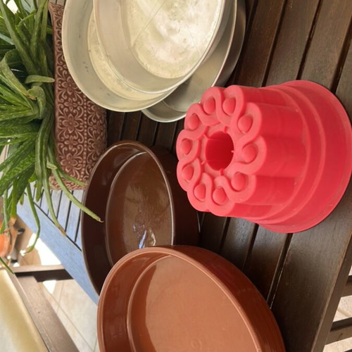 Set of 2 Clay Baking Dishes, 3 Tin Pans and Silicone Mold used