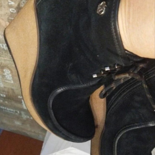 Women's black ankle boots like new, suede with fur lining
