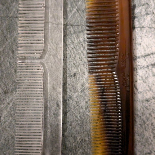 Small travel combs like new, pack of two