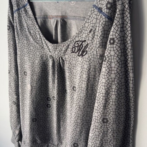 Grey blouse with design long sleeve like new, size L
