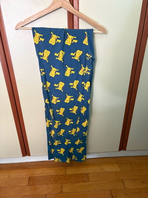 Πιτζάμα Pokemon-Pikachu μεταχειρισμένη με μικρό σκίσιμο, μέγεθος L