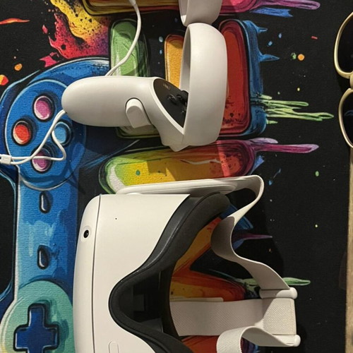 Meta Quest 2 VR headset like new