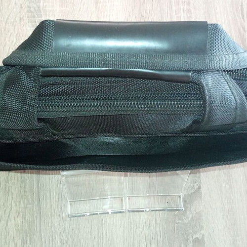 Yuan Cheng black hand shoulder bag like new, 40x30 cm