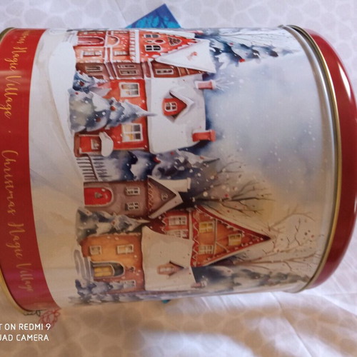 Tin box like new decorated for biscuits