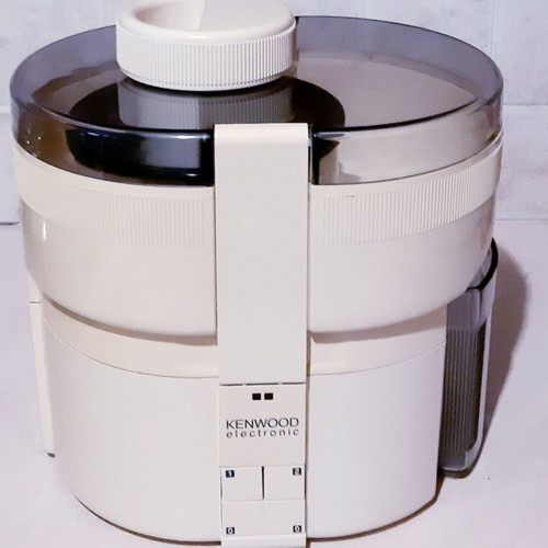 Kenwood JE600T centrifugal juicer 250 watt like new