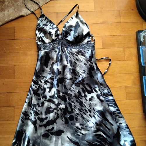 Satin dress YSATIS animal print like new, small size